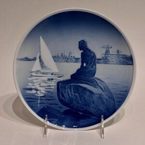 Royal Copenhagen Blue and White Porcelain The Little Mermaid #4679 Wall Plate 8"
